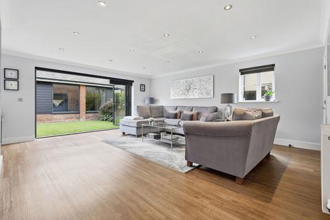 4 bedroom detached house for sale, The Old Orchard, Chelmsford CM2