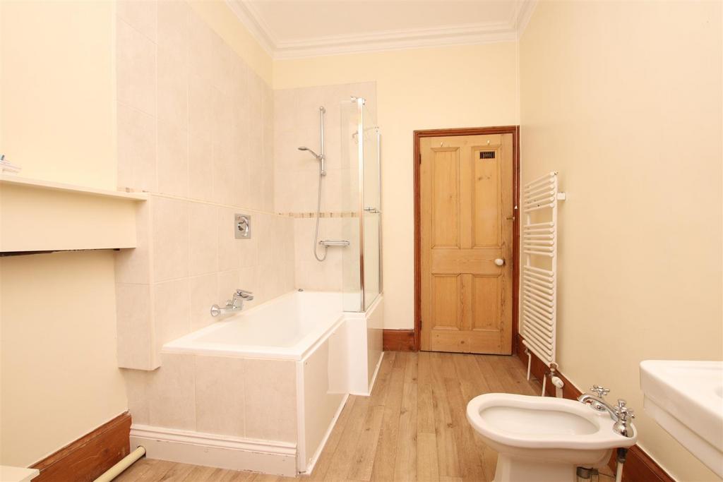 Bathroom (2).JPG