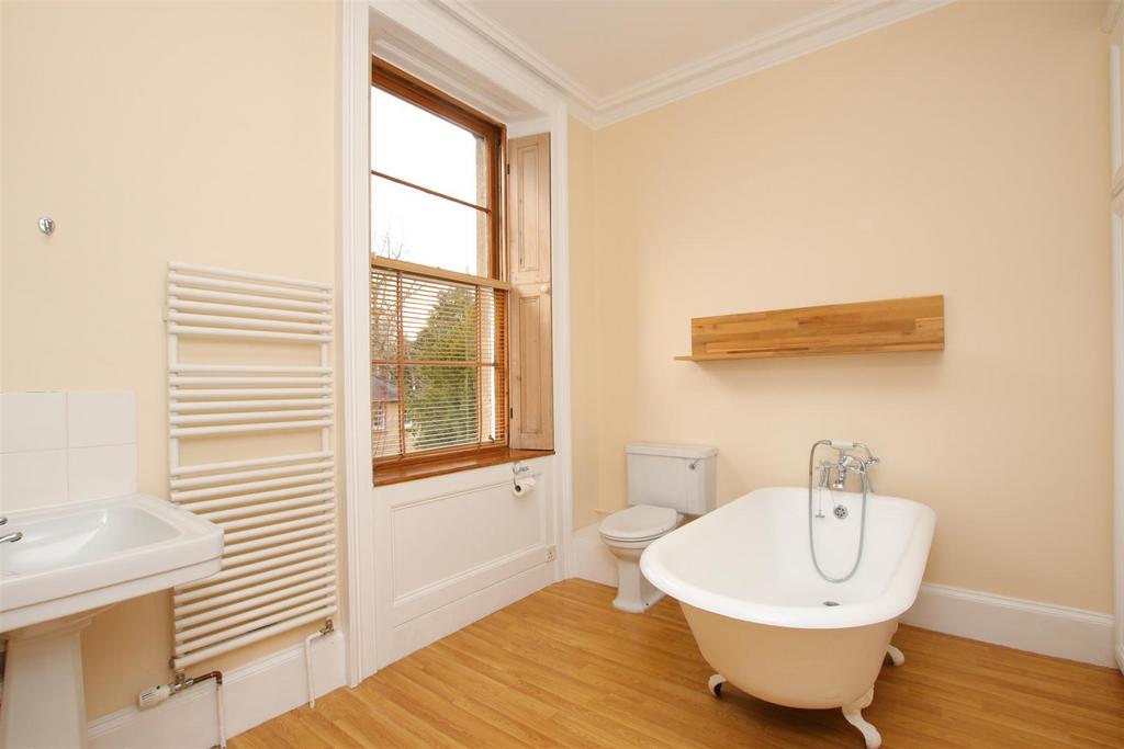 Ensuite.JPG