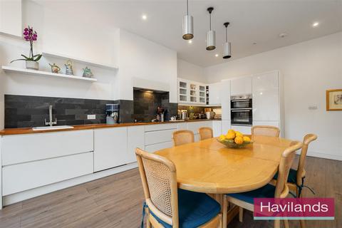 4 bedroom maisonette to rent, Station Road, Winchmore Hill