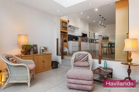 4 bedroom maisonette to rent, Station Road, Winchmore Hill