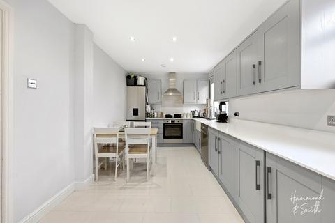 3 bedroom semi-detached house for sale, Centre Avenue, Epping CM16