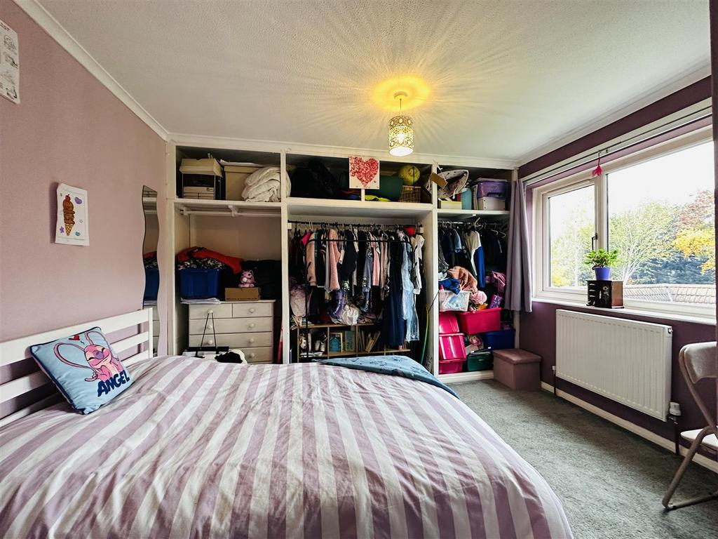 Bed 2.jpg