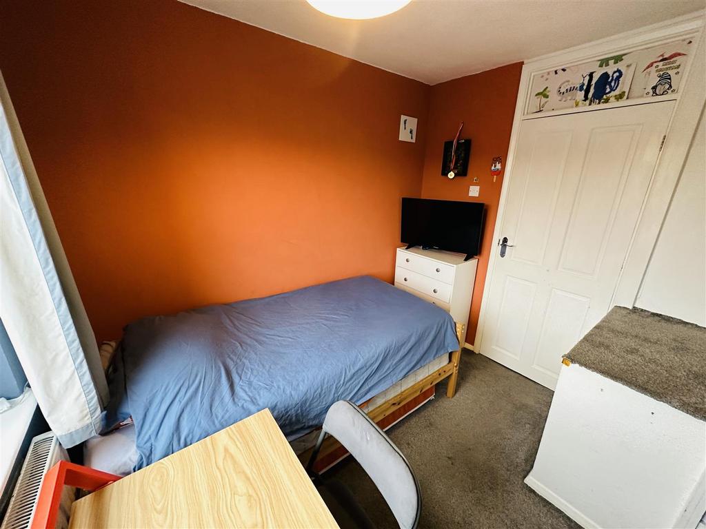 Bed 3.jpg