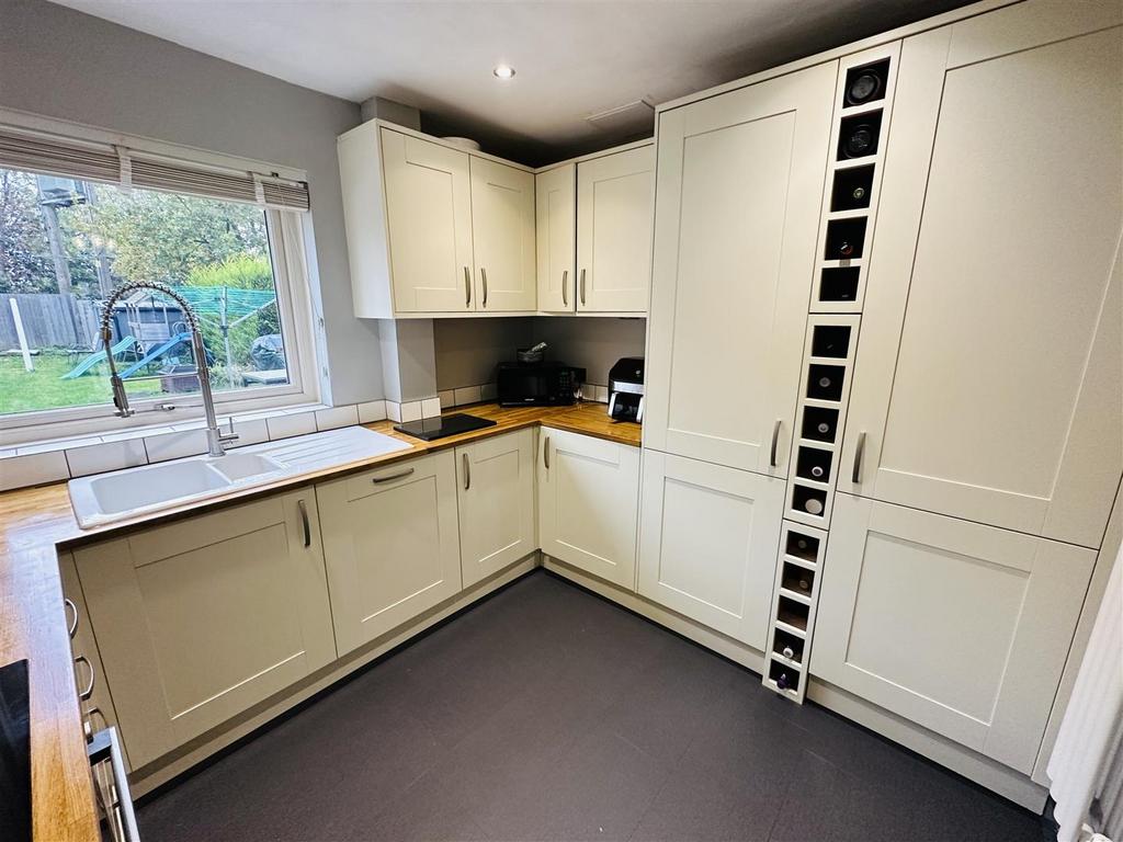 Kitchen 2.jpg