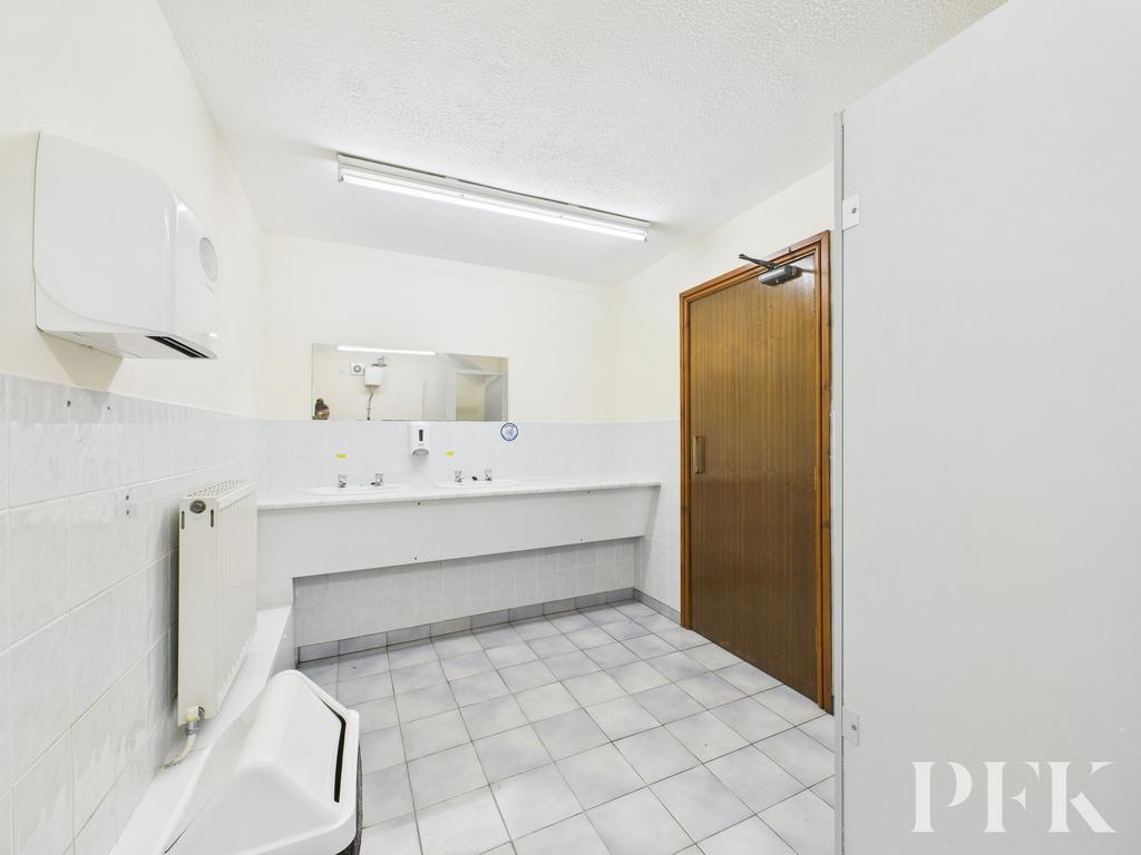 Ground Floor WC (urinals)