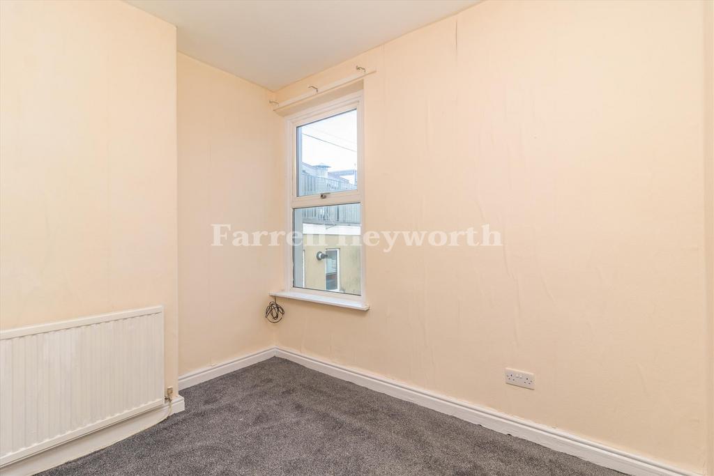 Bedroom 2 image 2