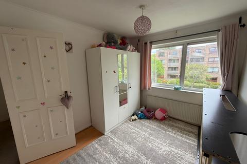 2 bedroom maisonette for sale, Cleveland Court  Kent Avenue  london  W13 8BJ