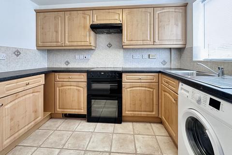 2 bedroom terraced house to rent, Patching Way, Hayes, UB4