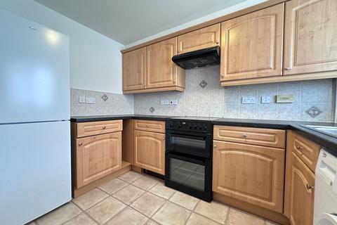 2 bedroom terraced house to rent, Patching Way, Hayes, UB4