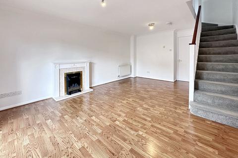 2 bedroom terraced house to rent, Patching Way, Hayes, UB4