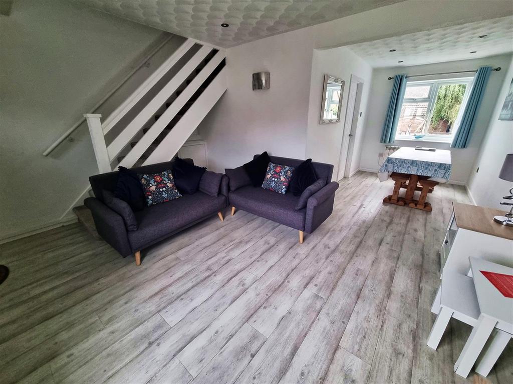 Lounge 1.jpg