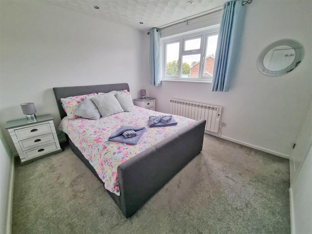 Bedroom 1.jpg