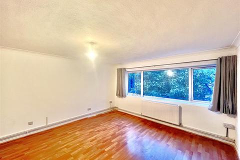 undefined, Memorial Close, Hounslow TW5