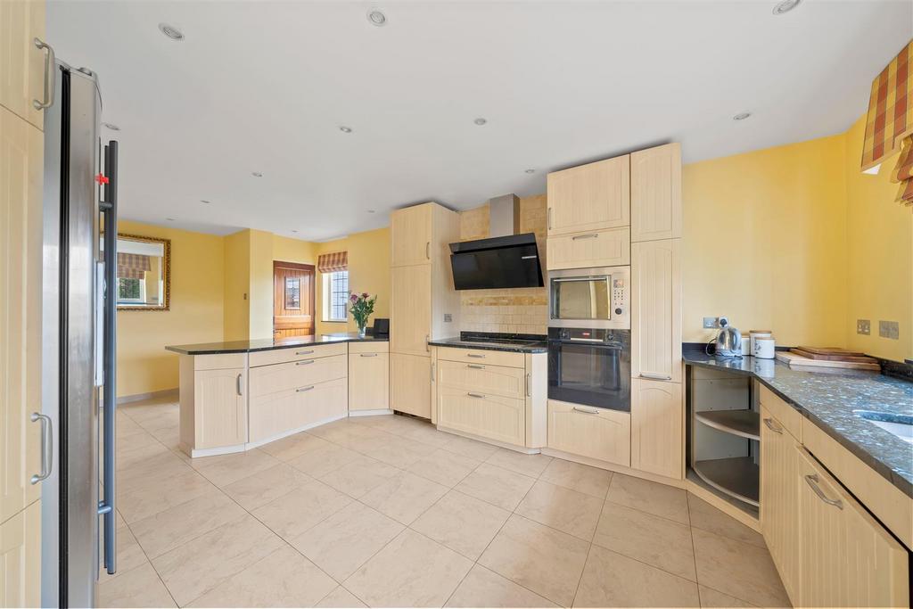 Kitchen b.JPG