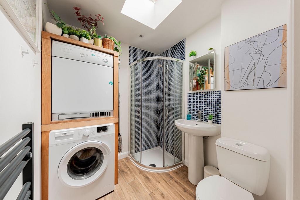 Utility/Shower W.C