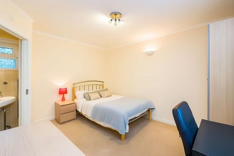 1 bedroom in a house share to rent, Burma Close, High Wycombe