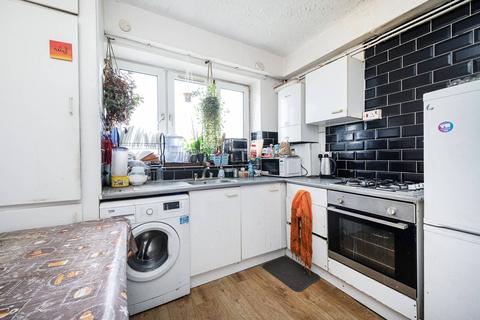 2 bedroom flat for sale, Cannon Street Road, Whitechapel, London, E1