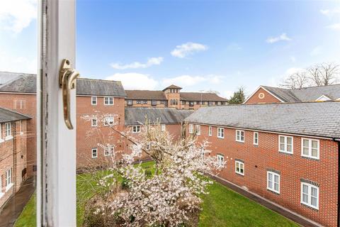 1 bedroom apartment for sale, The Cloisters, Andover, SP10 3FX