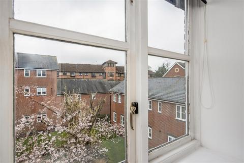 1 bedroom apartment for sale, The Cloisters, Andover, SP10 3FX
