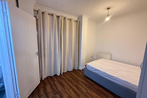 undefined, Ballinger Way, Northolt, Ballinger Way, Northolt UB5