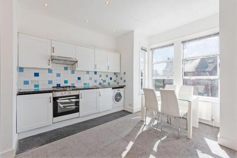 3 bedroom flat to rent, Greenhill Road, Harlesden