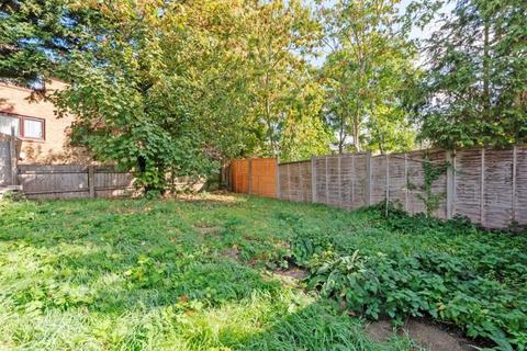 3 bedroom flat to rent, Greenhill Road, Harlesden