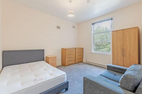 3 bedroom flat to rent, Greenhill Road, Harlesden