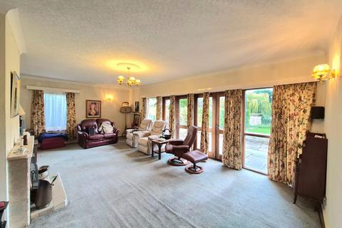 4 bedroom detached house for sale, Doddington Road, Earls Barton, Northamptonshire NN6