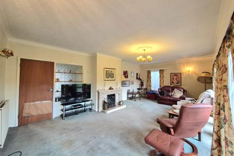 4 bedroom detached house for sale, Doddington Road, Earls Barton, Northamptonshire NN6