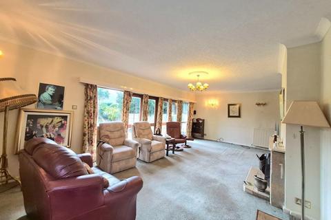 4 bedroom detached house for sale, Doddington Road, Earls Barton, Northamptonshire NN6
