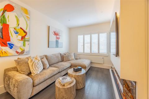 2 bedroom retirement property for sale, HOLLAND ROAD, Westcliff-On-Sea