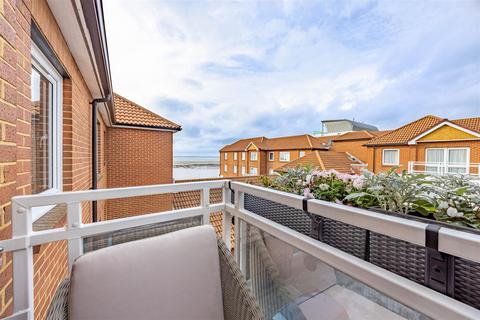 2 bedroom retirement property for sale, HOLLAND ROAD, Westcliff-On-Sea