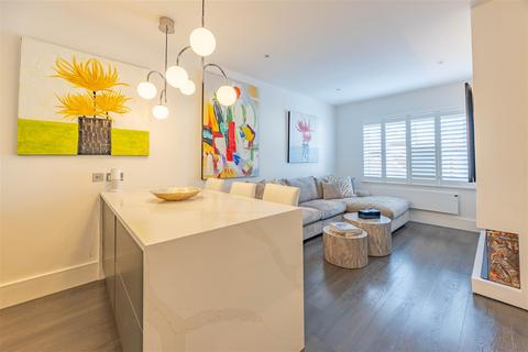 2 bedroom retirement property for sale, HOLLAND ROAD, Westcliff-On-Sea