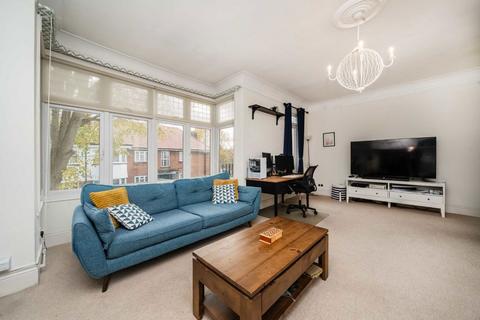 3 bedroom flat to rent, Southfield Road, London W4