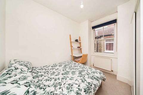 3 bedroom flat to rent, Southfield Road, London W4