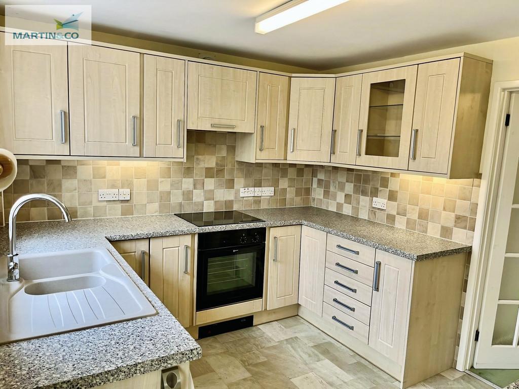 09292db3-Sandell 20close 20kitchen