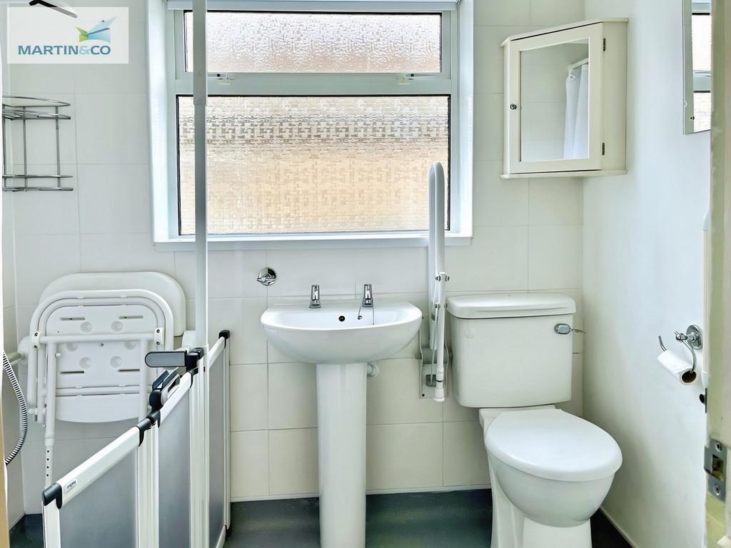 3e7c15ee-Sandell 20close 20bathroom