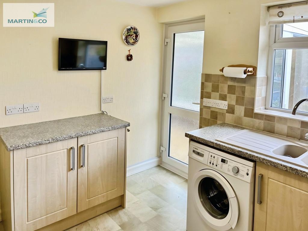 4ae5c4c8-Sandell 20close 20kitchen 203