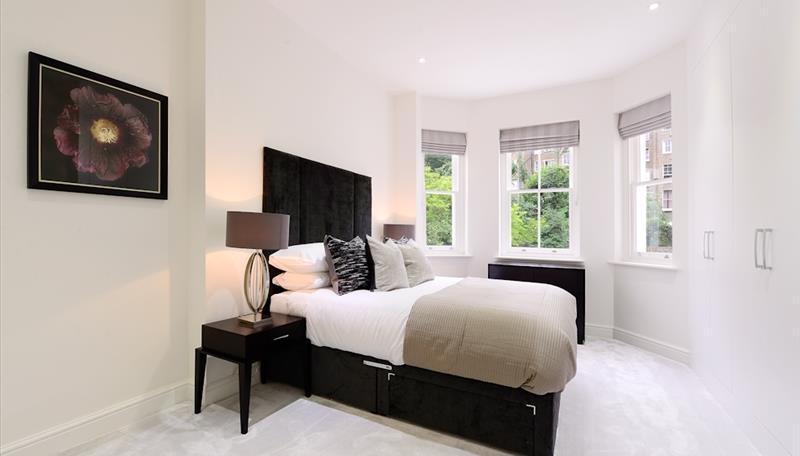 Sommerset bedroom 1.jpg