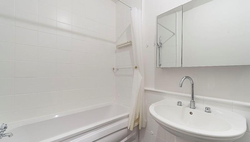 Sommerset bathroom 1.jpg