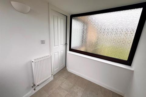 2 bedroom detached bungalow to rent, Coldermeadow Avenue, Corby NN18
