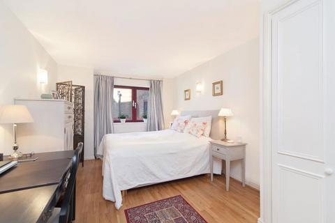2 bedroom flat to rent, William Morris Way, London SW6