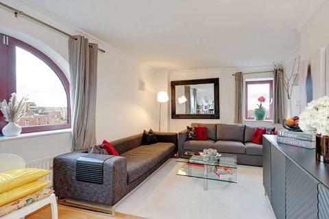 2 bedroom flat to rent, William Morris Way, London SW6