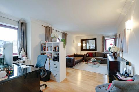 2 bedroom flat to rent, William Morris Way, London SW6