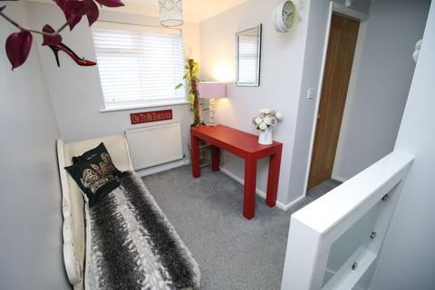 18 Aintree Close, Bedworth, CV12 8TQ