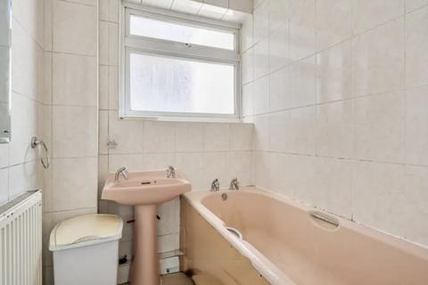1 bedroom in a flat share to rent, St Johns Road, Harrow