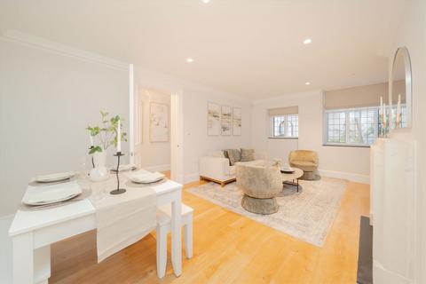 2 bedroom flat to rent, Cadogan Square, London SW1X
