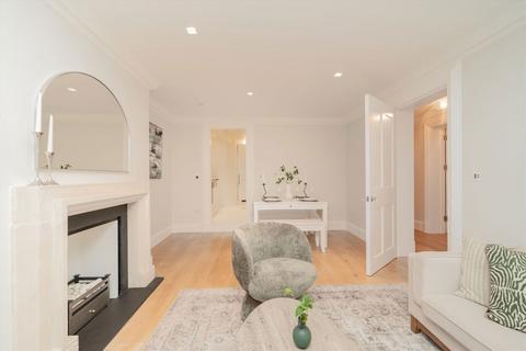 2 bedroom flat to rent, Cadogan Square, London SW1X