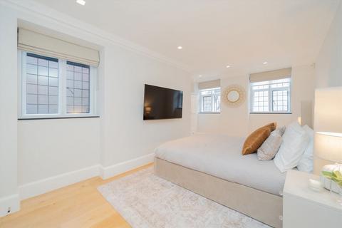 2 bedroom flat to rent, Cadogan Square, London SW1X